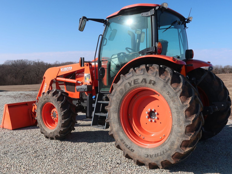 TRACTOR 2017 KUBOTA M6-141 MFWD